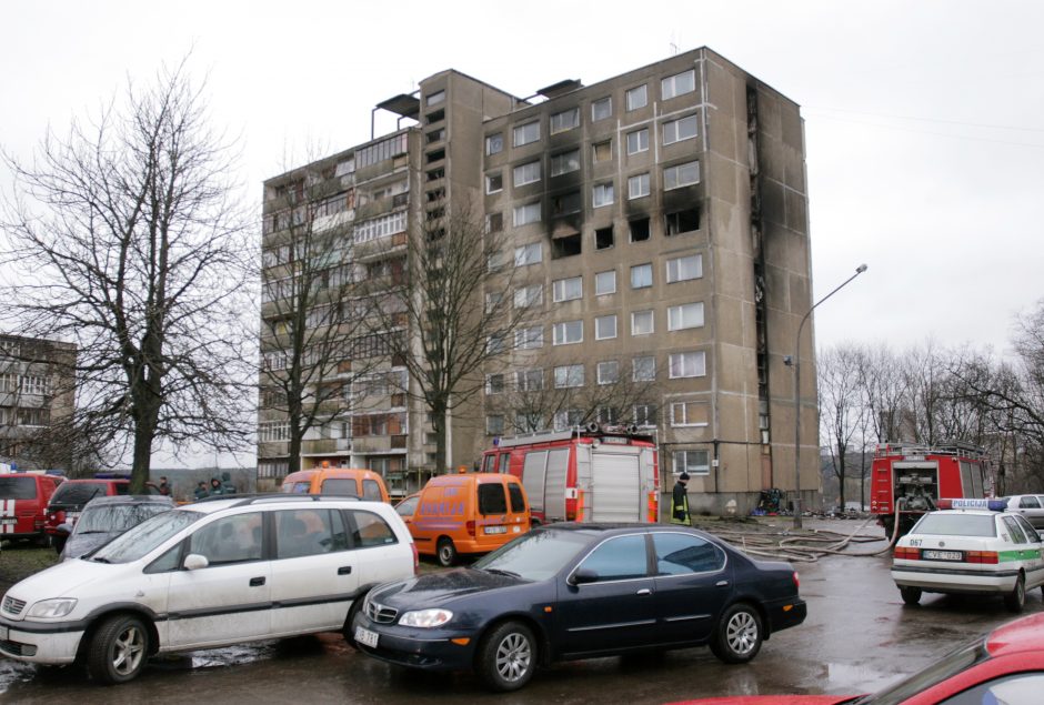 Tragiško gaisro Žirmūnuose kaltinamąjį siūloma įkalinti 18 metų