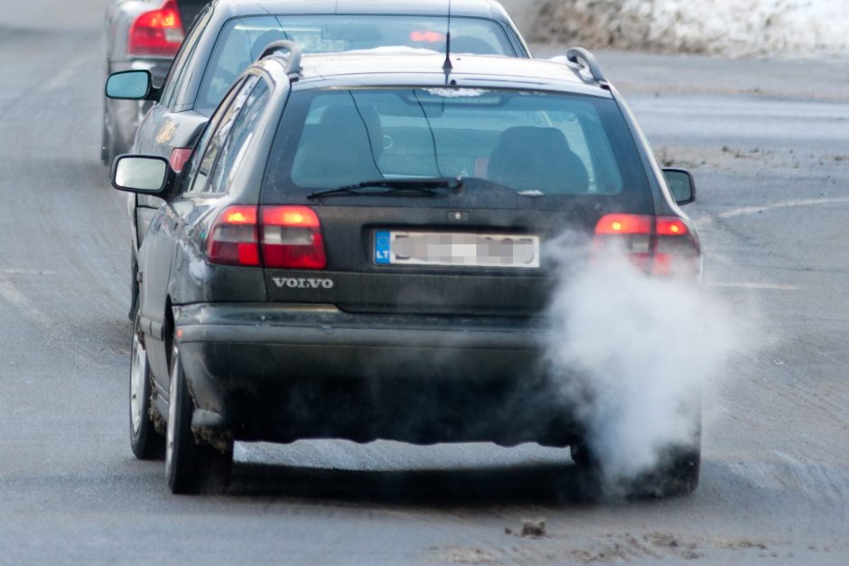 Atsisakiusieji taršių automobilių kompensacijas gaus jau šiemet?