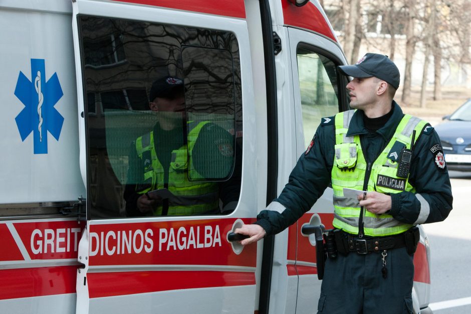 Didinamas medikų ir policininkų darbo užmokestis