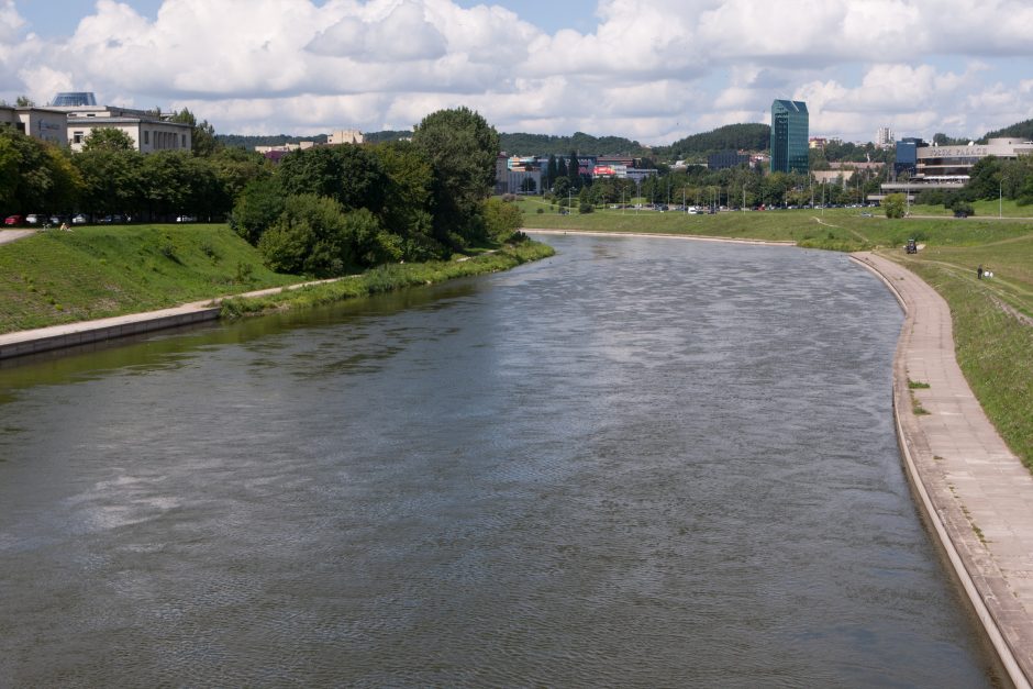 Sostinėje į Nerį vėl pasipylė nuotekos