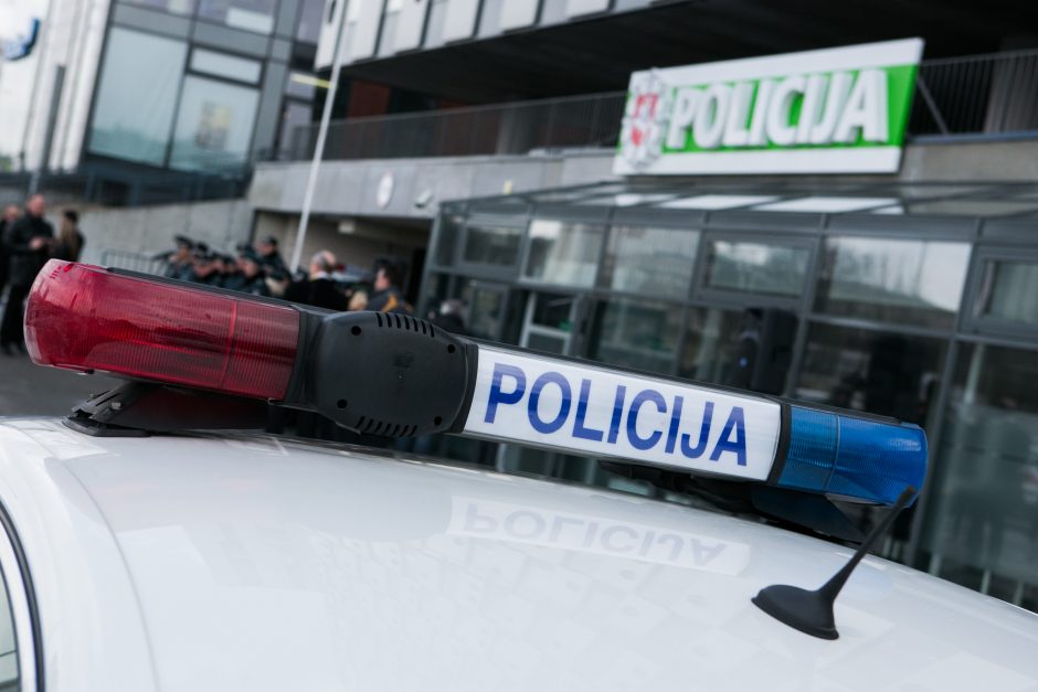 Į darbą skubančią policininkę perėjoje partrenkė 18-metis armėnas