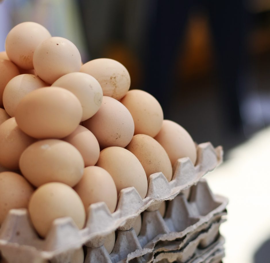 Artėjant Velykoms, prekybininkai fiksuoja augančius kiaušinių pardavimus