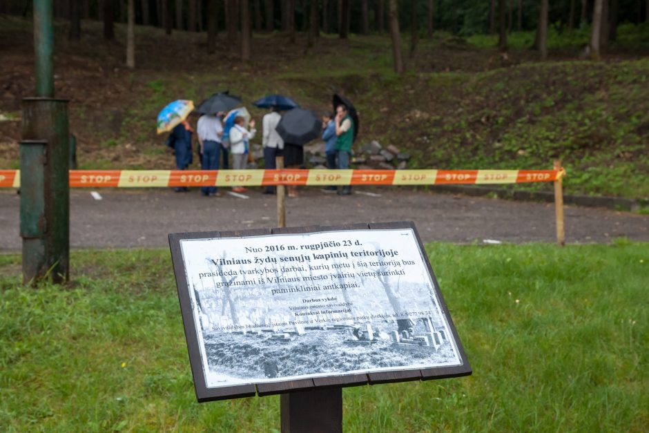 Paminkliniai akmenys grįžta į senąsias žydų kapines