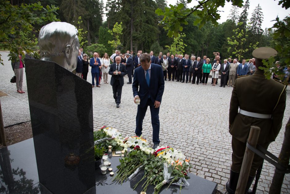 A. M. Brazausko mirties metinių minėjimas