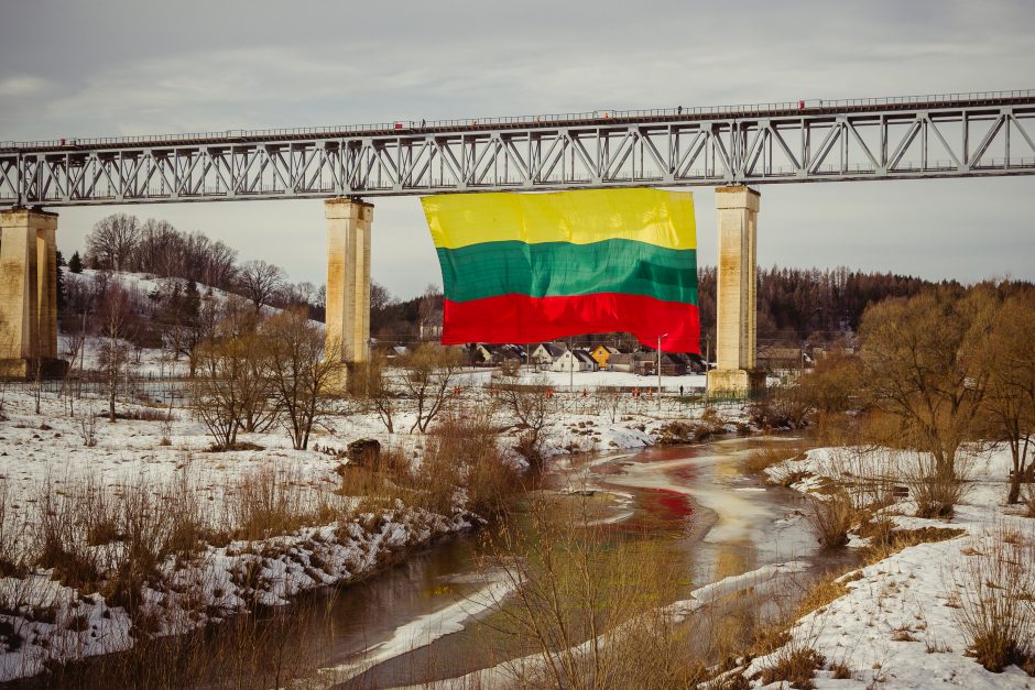 „Lietuvos geležinkeliai“ vėl išradingai sveikina Lietuvą