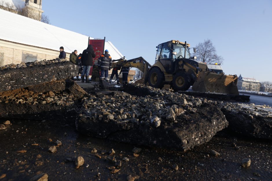 Vilniuje – vandentiekio avarija: patvino Upės gatvė 