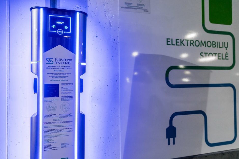 Vilniuje veiks dar dešimtys naujų elektromobilių įkrovimo stotelių