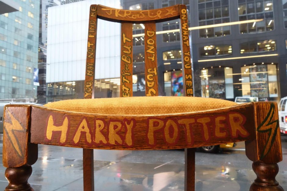 Hario Poterio kūrėjos kėdė parduota už 394 tūkst. dolerių