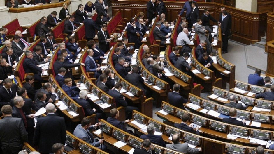 Skaidrumo siekiantys Ukrainos parlamentarai nenori pradėti nuo savęs