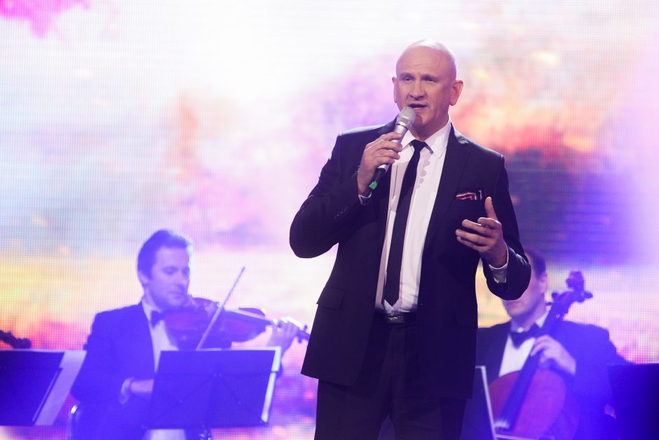 Po 42-ejų santuokos metų išsiskyrė dainininkas E. Kučinskas