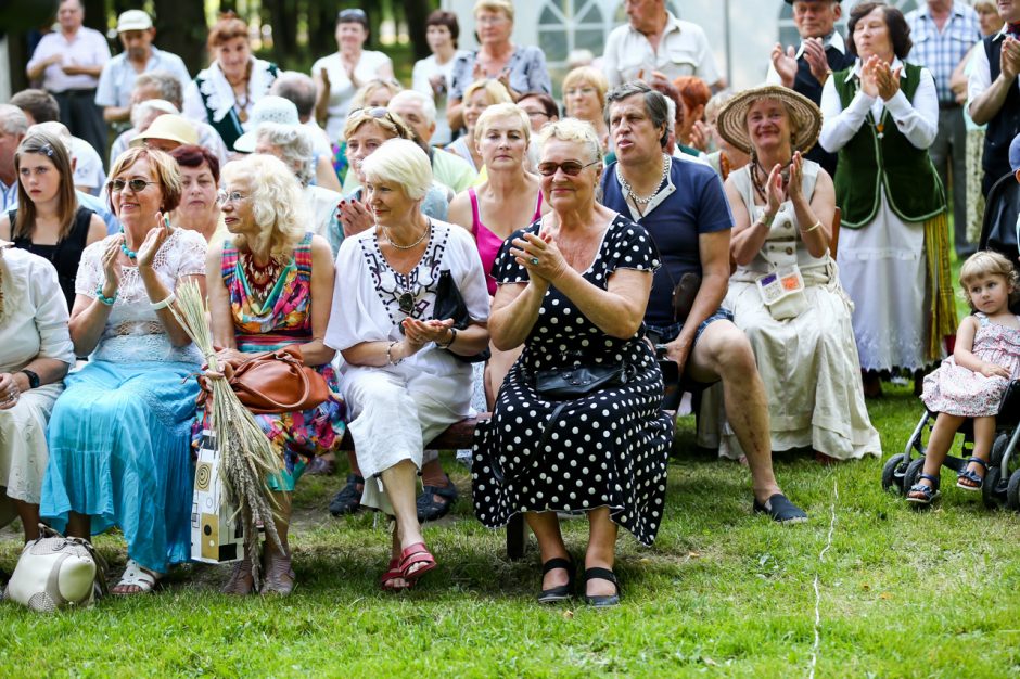 Naugardiškių parke pagerbtos Onos