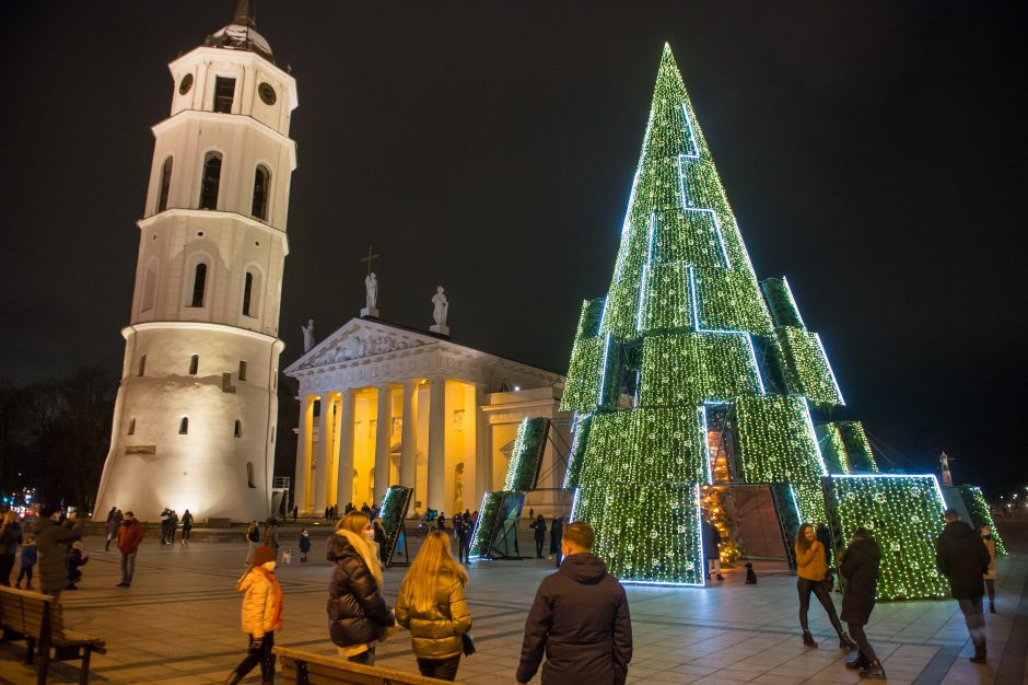 Vilniaus Kalėdų eglutės pripažinimo gražiausia dar teks palaukti