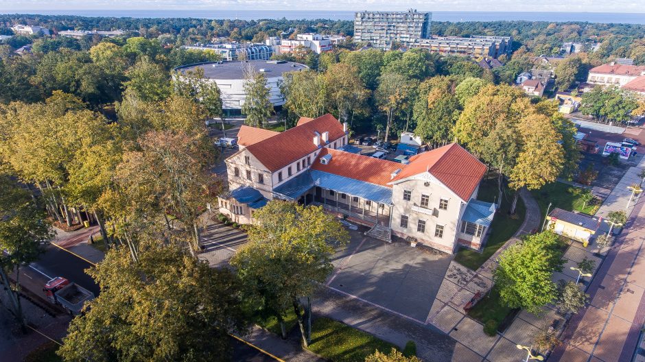 Palangoje atidaroma baigta restauruoti medinė kurhauzo dalis