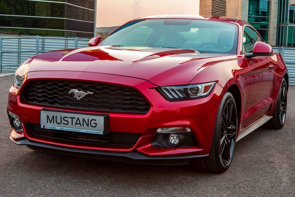 Ieškomi pretendentai sportiškam automobiliui „Ford Mustang“ laimėti