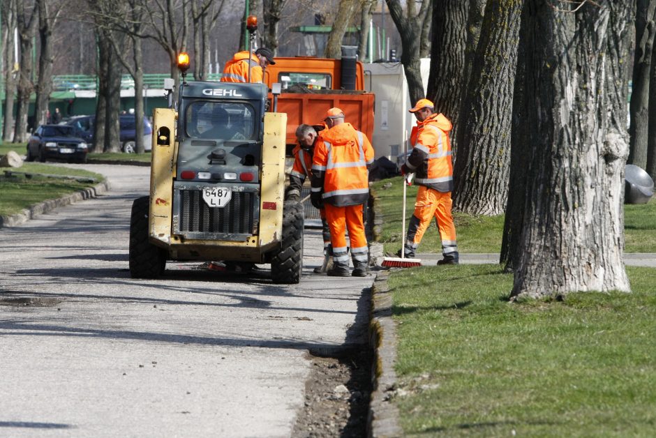 Miestą kamuoja nežinia dėl pinigų