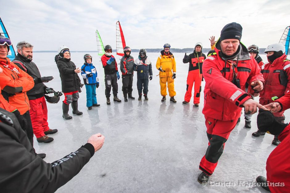 Europos „Ice-blokart“ ledrogių čempionate – ir gamtos pokštai