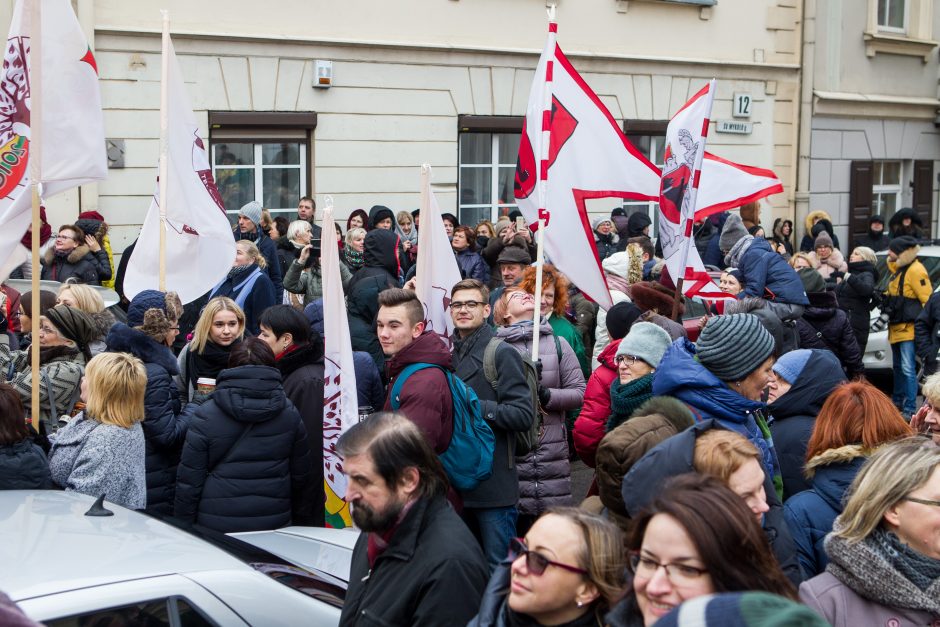 Vilniuje – mitingas dėl mokytojų algų, socialiniuose tinkluose verda aistros