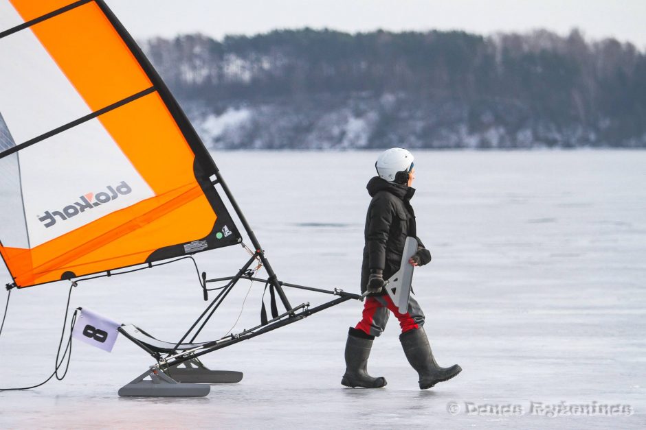 Europos „Ice-blokart“ ledrogių čempionate – ir gamtos pokštai