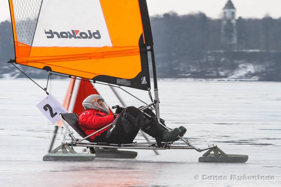 Europos „Ice-blokart“ ledrogių čempionate – ir gamtos pokštai