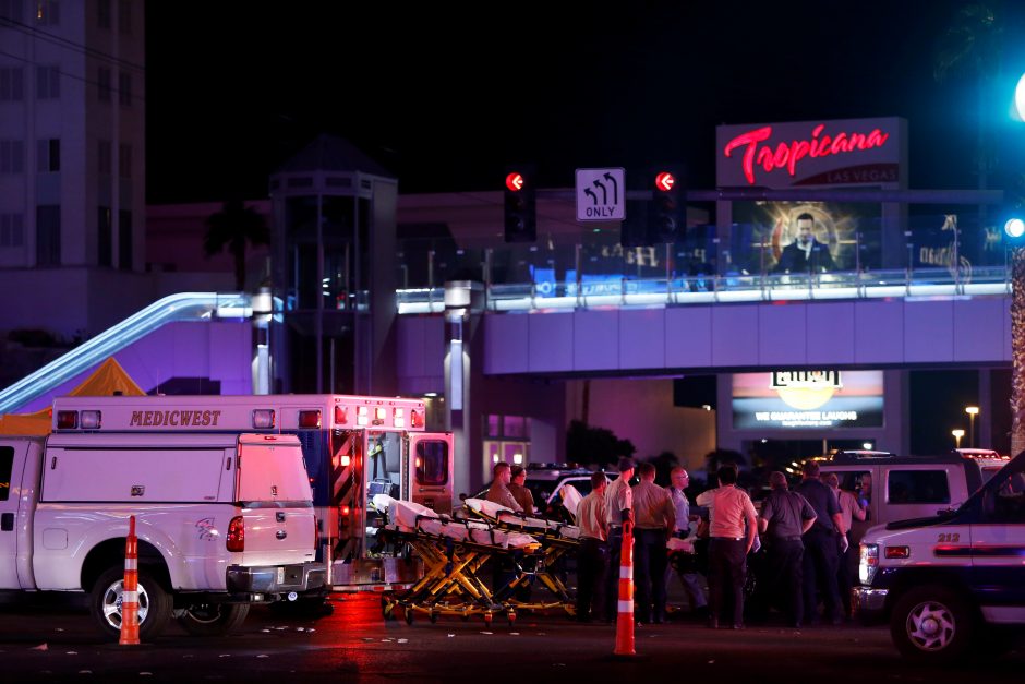 Las Vegase per šaudynes žuvo mažiausiai 58 žmonės 