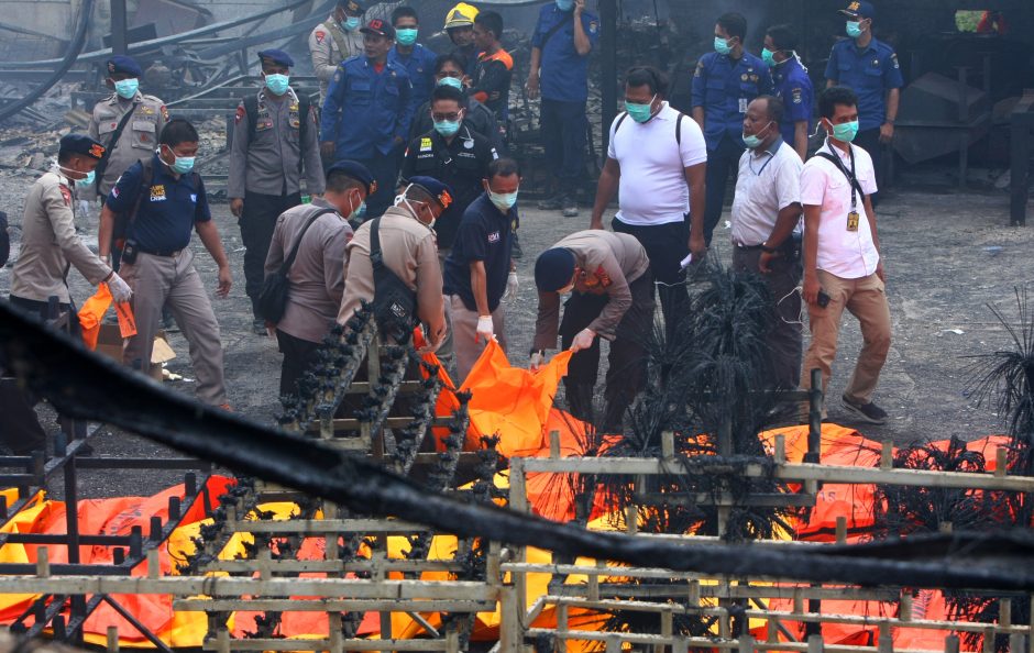 Per gaisrą Indonezijos fejerverkų fabrike žuvo mažiausiai 47 žmonės