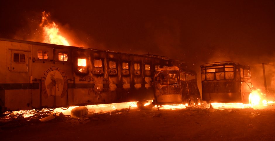 Kalifornijoje siautėja gaisrai, iškilo pavojus prabangiam Los Andželo rajonui