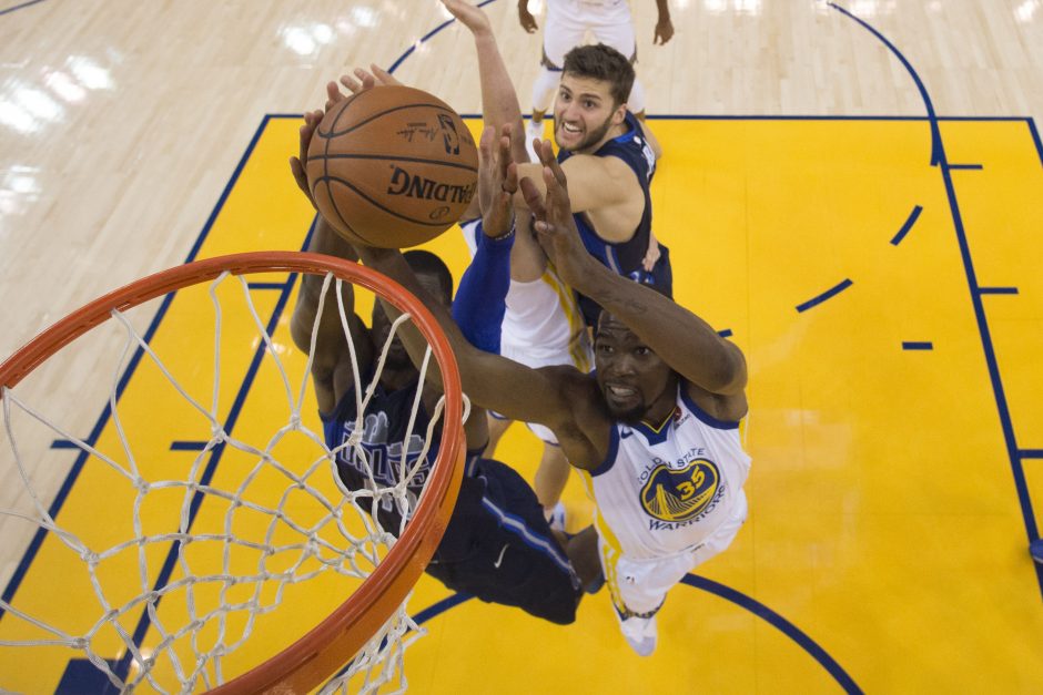 NBA: „Cavaliers“ ir „Warriors“ pergalės