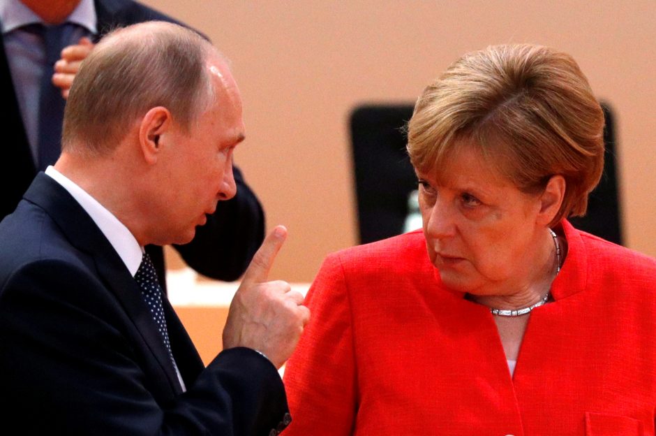 V Putinas ir A. Merkel nori ir toliau spręsti Ukrainos krizę diskusijomis