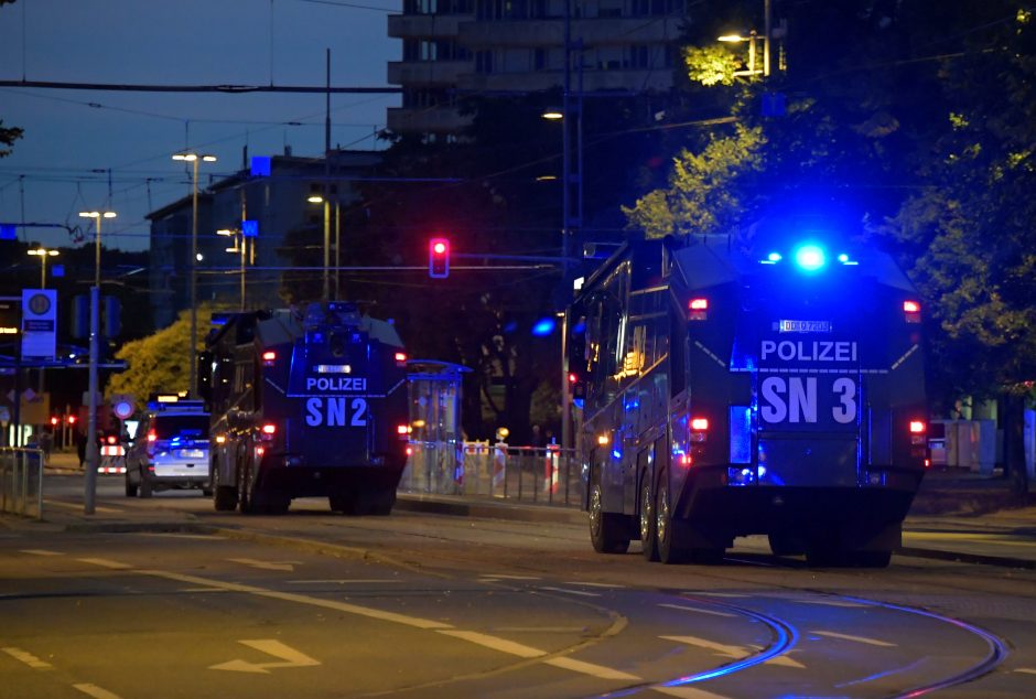 Vokietijoje per kraštutinių dešiniųjų protestą nukentėjo mažiausiai 20 žmonių 