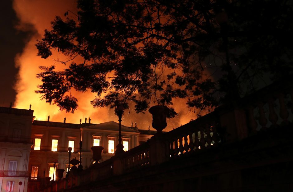 Brazilijos prezidentas žada atstatyti ugnies nuniokotą 200 metų muziejų
