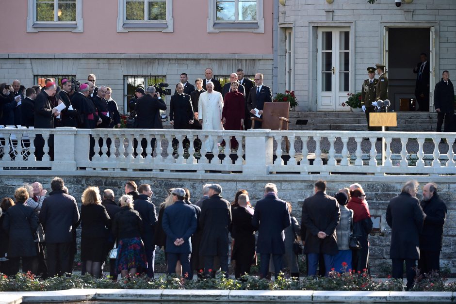 Popiežius Estijoje prabilo apie išnaudojimo skandalus