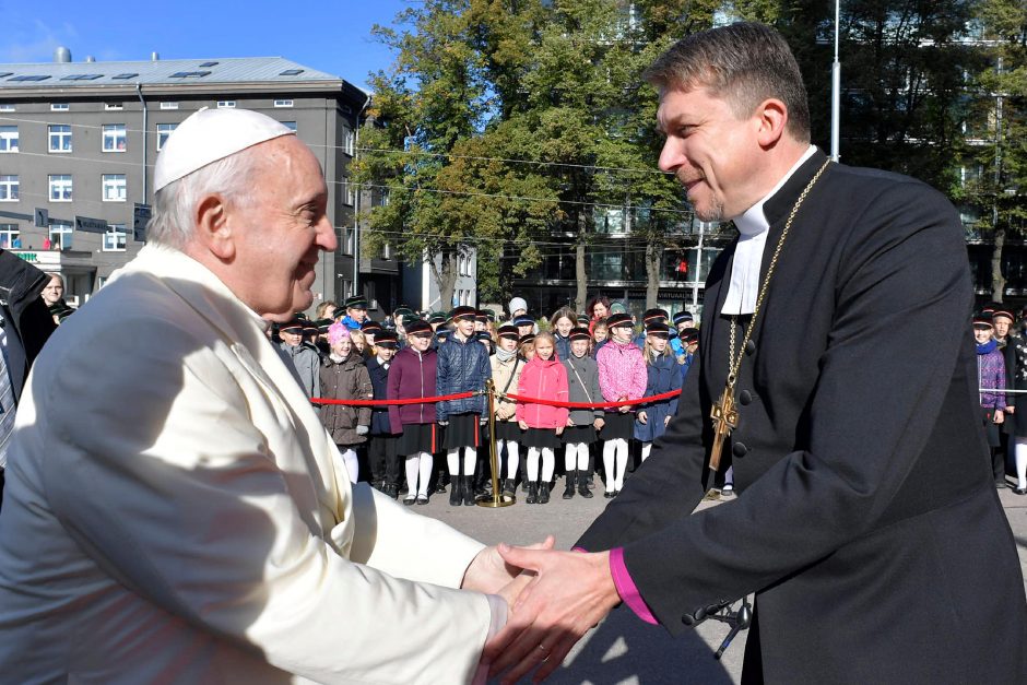 Popiežius Estijoje prabilo apie išnaudojimo skandalus