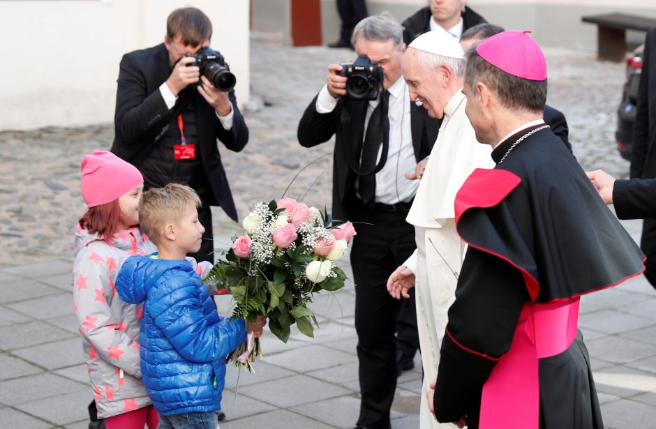 Popiežius Estijoje prabilo apie išnaudojimo skandalus