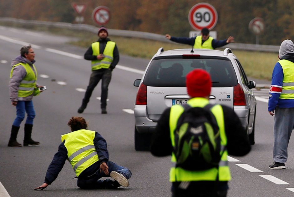 Per protestus Prancūzijoje nukentėjo apie 50 žmonių