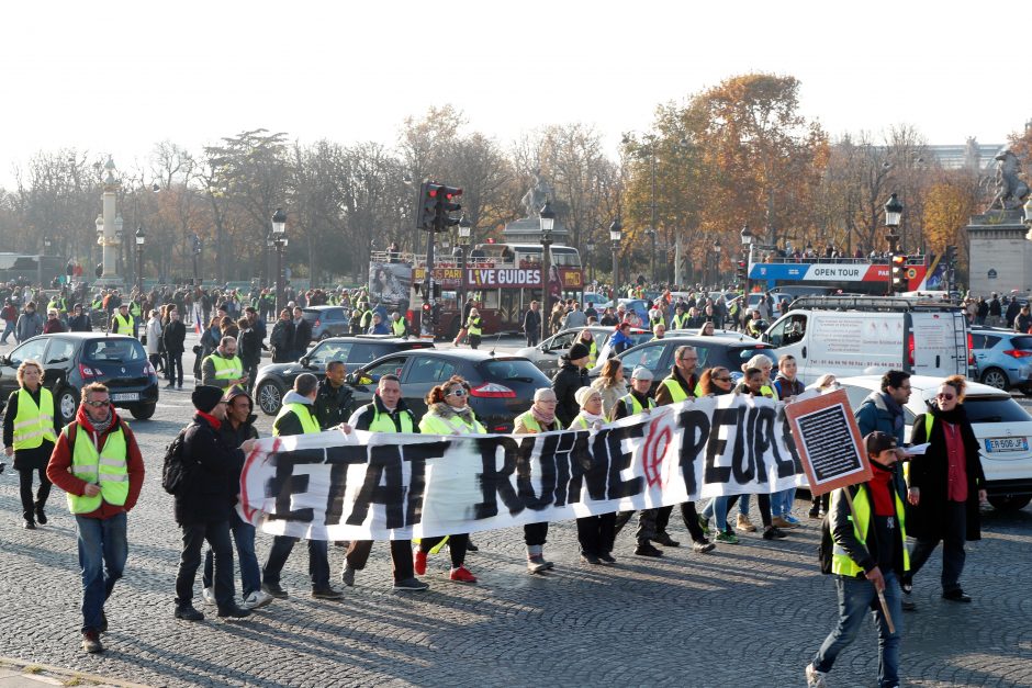 Per protestus Prancūzijoje nukentėjo apie 50 žmonių