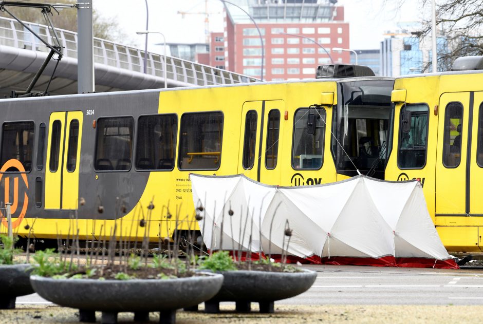 Nyderlanduose per šaudymą tramvajuje žuvo trys žmonės, policija suėmė įtariamąjį