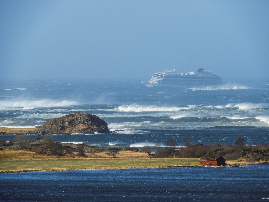 Norvegija evakuoja keleivius iš nelaimės signalą pasiuntusio kruizinio laivo