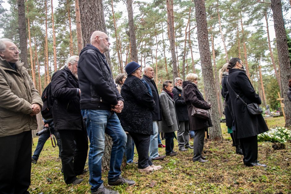 Fotomenininko R. Rakausko laidotuvės