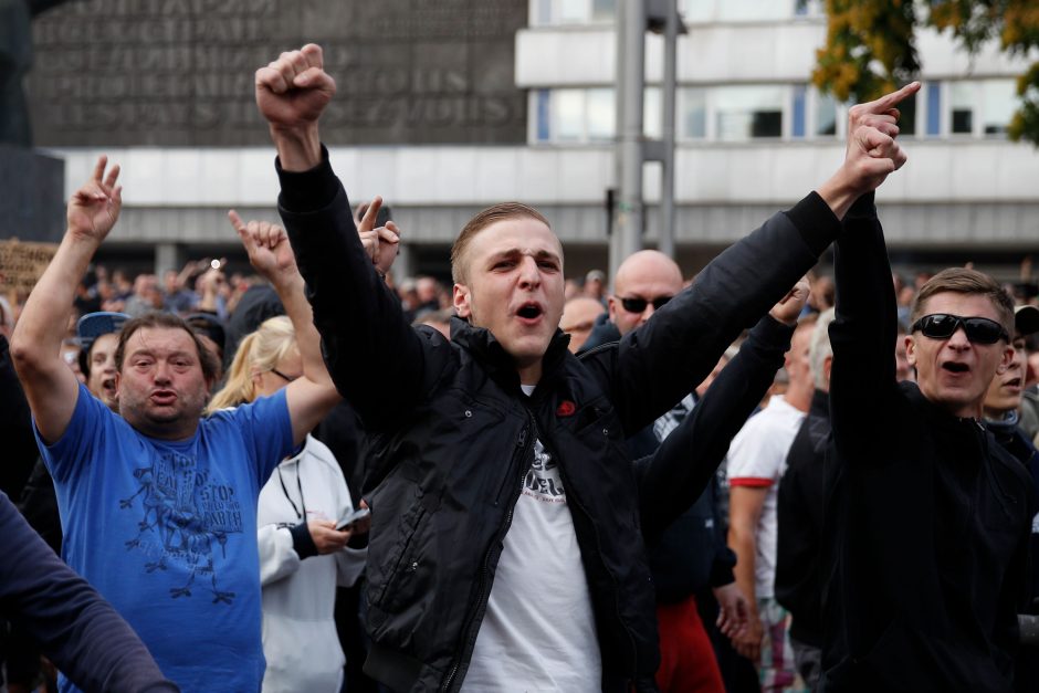 Vokietijoje per kraštutinių dešiniųjų protestą nukentėjo mažiausiai 20 žmonių 