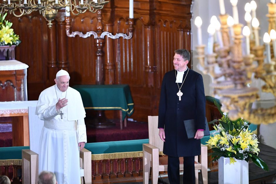 Popiežius Estijoje prabilo apie išnaudojimo skandalus