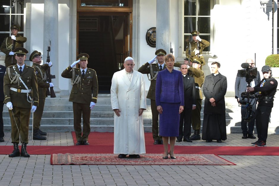 Popiežius Estijoje prabilo apie išnaudojimo skandalus