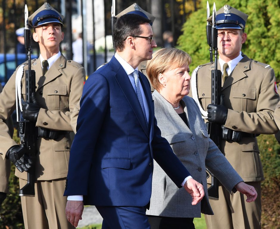 A. Merkel lankosi karo reparacijų reikalaujančioje Lenkijoje