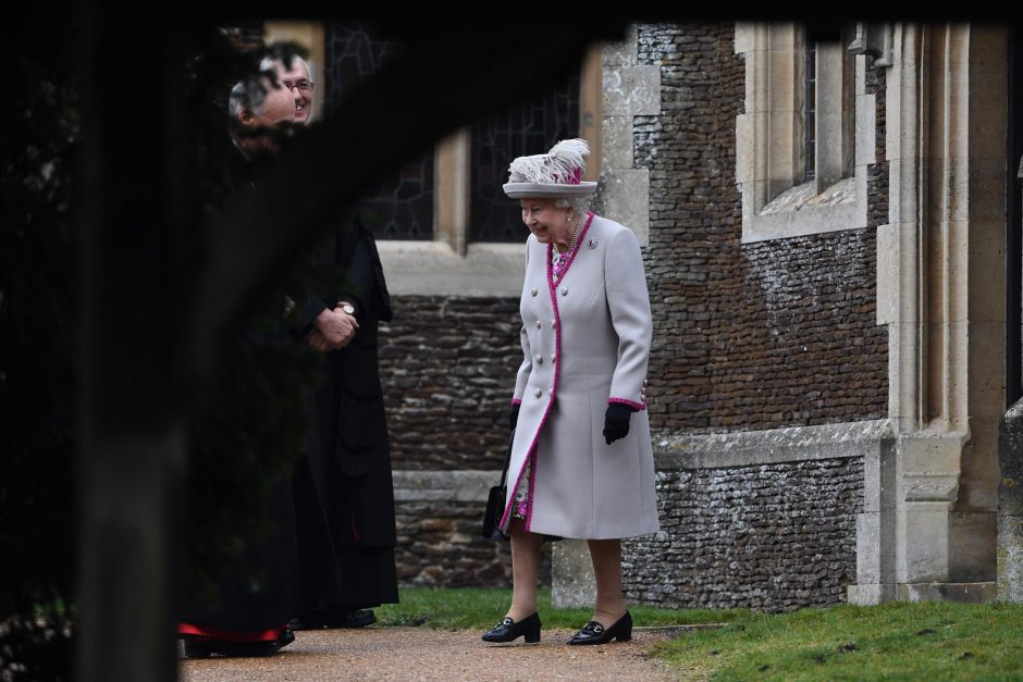 Karalienė Elizabeth II su šeima švenčia Kalėdas