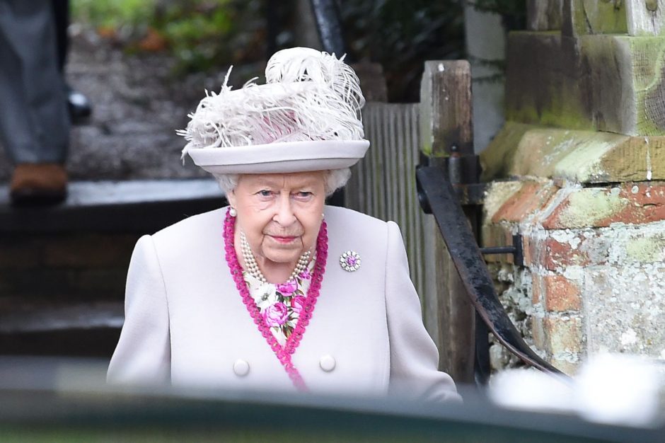 Karalienė Elizabeth II su šeima švenčia Kalėdas