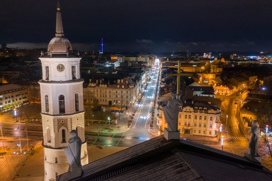 Vilniaus gatvės pasipuošė žiemos šventėms