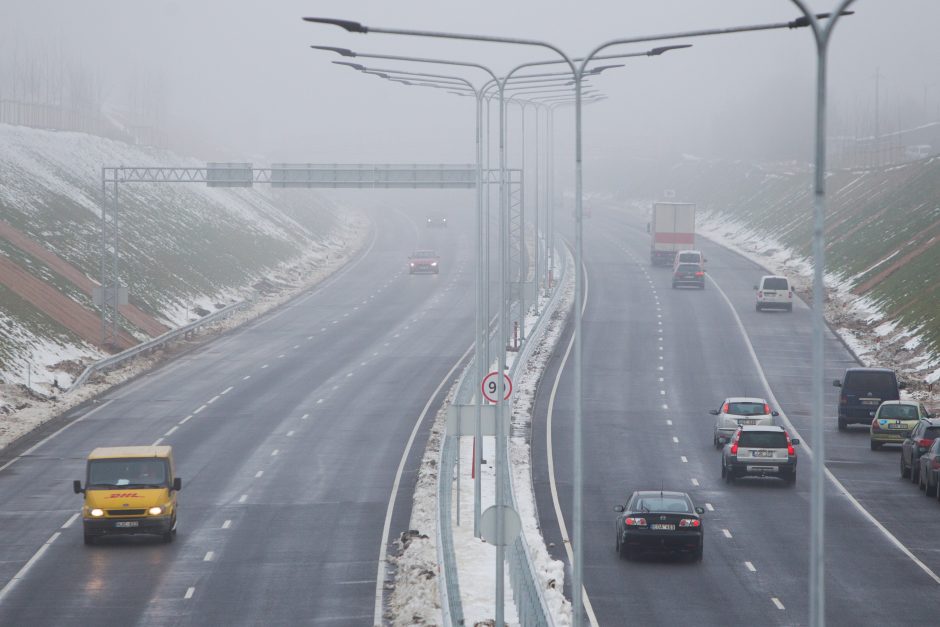 Kelininkai: Rytų Lietuvoje ir Panevėžio apskrityje yra slidžių kelių ruožų