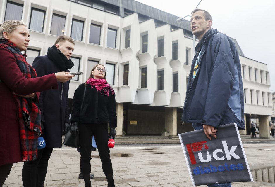 Sergantieji cukriniu diabetu prie SAM surengė piketą