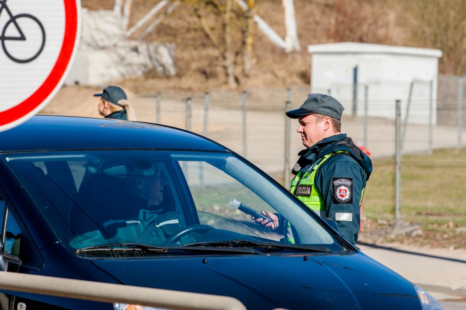 Neblaivūs prie vairo – ir užsieniečiai, ir krepšinio sirgaliai