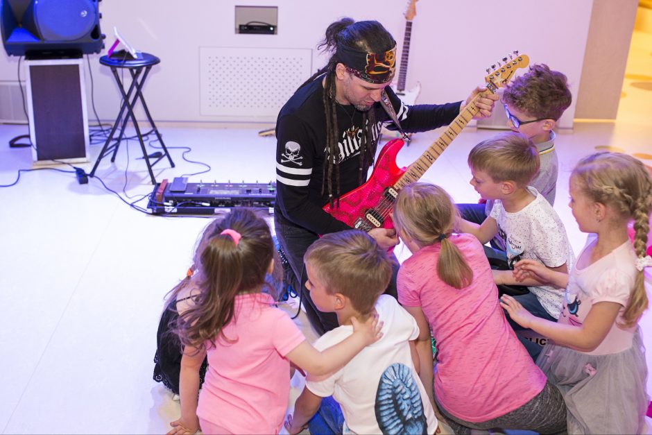 Auginame vaiką: muzikos įtaka tobulėjimui