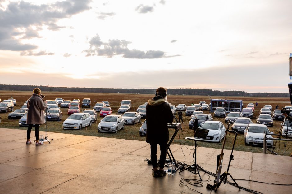 Paluknyje startavo „Drive in Live“ koncertų ciklas